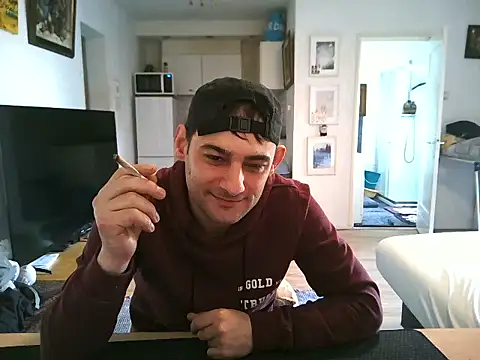 Snapshot of mihaimichael chatting on 04.15.26 mihaimichael online show from 04.15.26