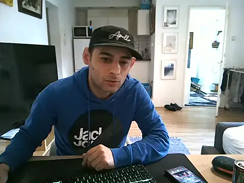 Snapshot of mihaimichael chatting on 04.20.26 mihaimichael online show from 04.20.26