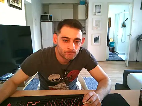 Snapshot of mihaimichael chatting on 05.01.26 mihaimichael online show from 05.01.26