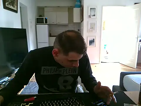 Snapshot of mihaimichael chatting on 05.02.26 mihaimichael online show from 05.02.26