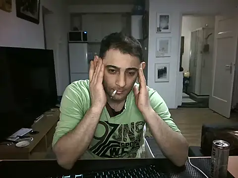 Snapshot of mihaimichael chatting on 05.06.26 mihaimichael online show from 05.06.26