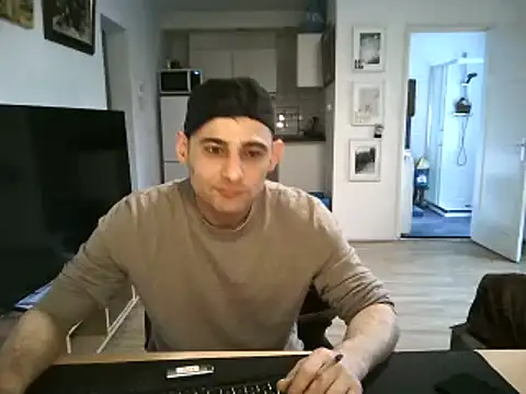 Snapshot of mihaimichael chatting on 05.10.26 mihaimichael online show from 05.10.26