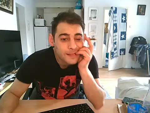 Snapshot of mihaimichael chatting on 05.29.26 mihaimichael online show from 05.29.26