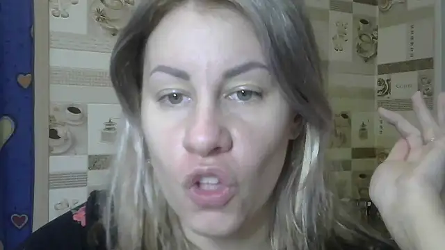 Snapshot of TherestlessKitty chatting on 12.23.24 TherestlessKitty online show from 12.23.24