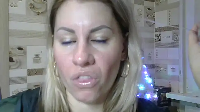 Snapshot of TherestlessKitty chatting on 01.03.25 TherestlessKitty online show from 01.03.25