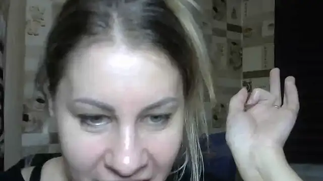 Snapshot of TherestlessKitty chatting on 10.07.25 TherestlessKitty online show from 10.07.25