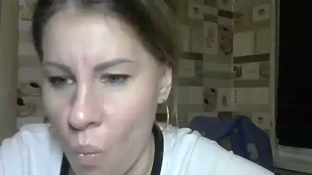 Snapshot of TherestlessKitty chatting on 11.11.25 TherestlessKitty online show from 11.11.25