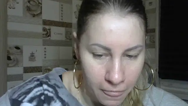 Snapshot of TherestlessKitty chatting on 11.29.25 TherestlessKitty online show from 11.29.25