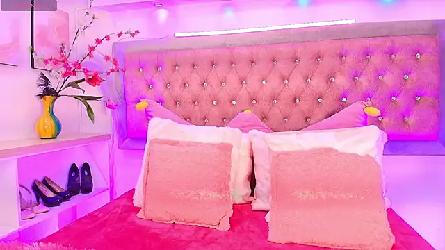 Snapshot of Tayzon_Foxxx chatting on 10.11.25 Tayzon Foxxx online show from 10.11.25