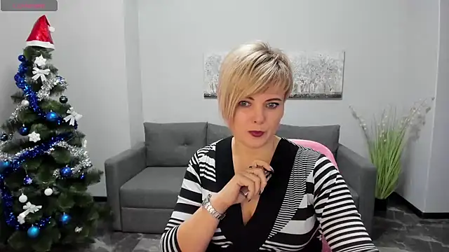 Julia Wilsone online show from 12.27.24