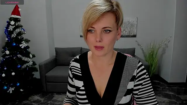 Julia Wilsone online show from 12.29.24