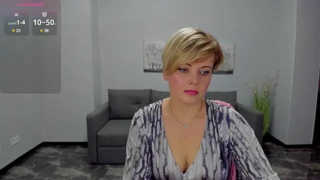 Julia Wilsone online show from 02.21.25