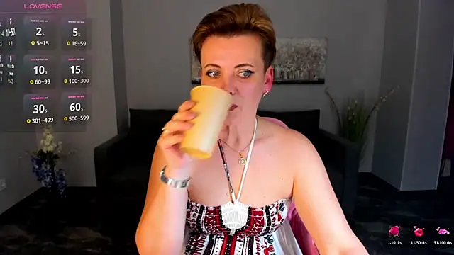 Julia Wilsone online show from 11.28.25