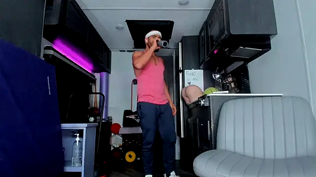 Snapshot of DirtyDrizzy chatting on 02.13.26 DirtyDrizzy online show from 02.13.26