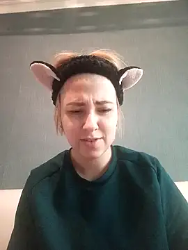 Snapshot of Gussie_Bridie chatting on 12.19.24 Gussie Bridie online show from 12.19.24