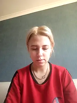 Snapshot of Gussie_Bridie chatting on 01.03.25 Gussie Bridie online show from 01.03.25