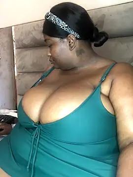 Snapshot of bustytitsxxx chatting on 12.03.24 bustytitsxxx online show from 12.03.24