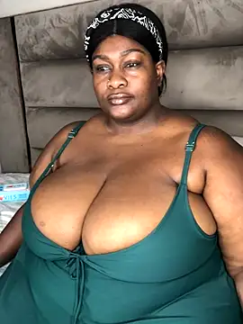 Snapshot of bustytitsxxx chatting on 12.04.24 bustytitsxxx online show from 12.04.24