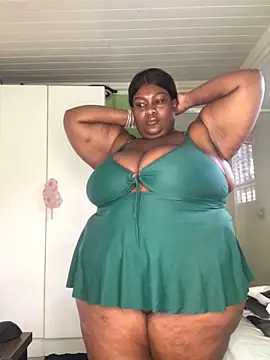 Snapshot of bustytitsxxx chatting on 12.15.24 bustytitsxxx online show from 12.15.24