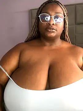 Snapshot of bustytitsxxx chatting on 09.12.25 bustytitsxxx online show from 09.12.25