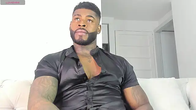 Snapshot of Makonneen chatting on 06.25.26 Makonneen online show from 06.25.26