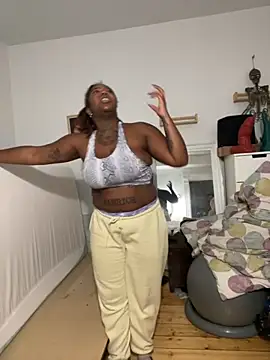 Snapshot of Goddess_Nafeesha chatting on 10.23.25 Goddess Nafeesha online show from 10.23.25