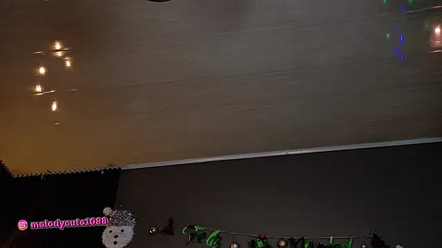 Snapshot of melody_cute10 chatting on 12.31.24 melody cute10 online show from 12.31.24