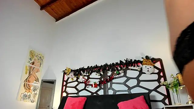 Snapshot of chantall_smith chatting on 01.01.25 chantall smith online show from 01.01.25