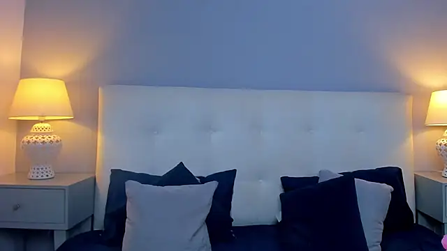 SaraaJhonsonn online show from 10.15.25