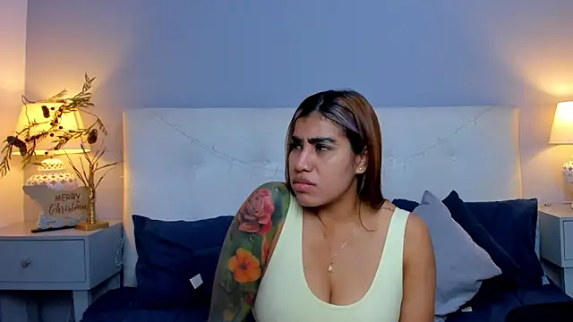 SaraaJhonsonn online show from 11.22.25