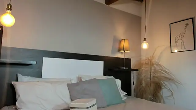 SaraaJhonsonn online show from 04.10.26