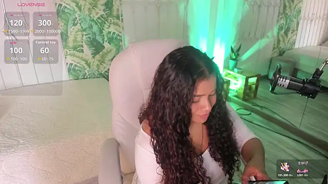 Snapshot of loly_marce chatting on 04.24.26 loly marce online show from 04.24.26