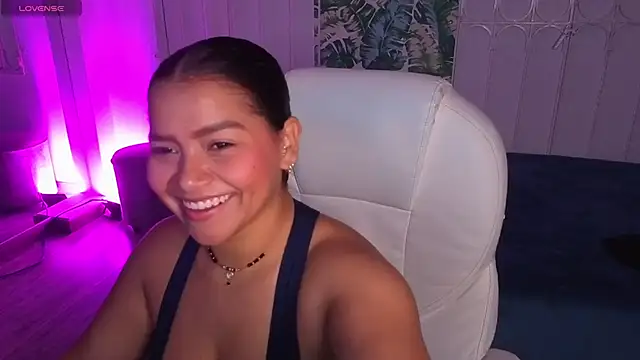 Snapshot of loly_marce chatting on 05.21.26 loly marce online show from 05.21.26