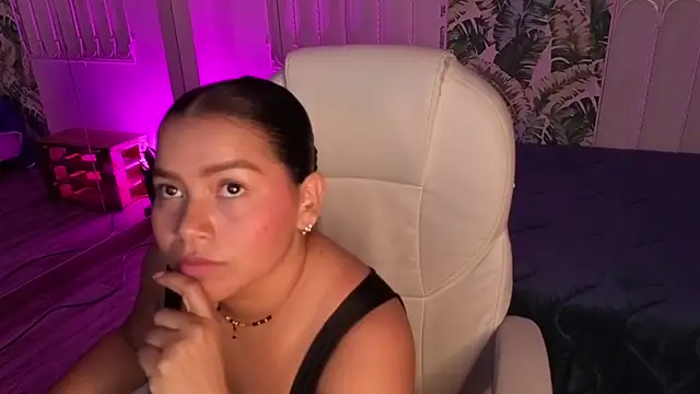 Snapshot of loly_marce chatting on 05.25.26 loly marce online show from 05.25.26