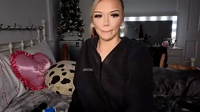 Snapshot of emmagray001 chatting on 12.11.24 emmagray001 online show from 12.11.24