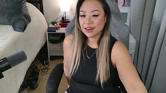 SpikedBella online show from 02.02.25