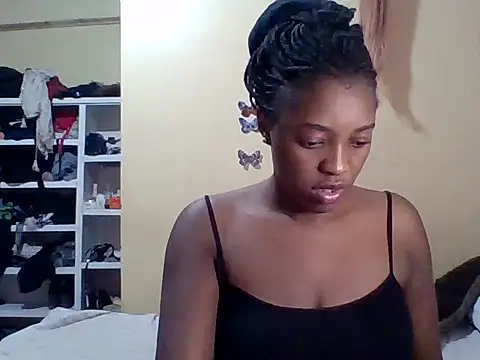 Snapshot of Zara_Twilight chatting on 09.29.25 Zara Twilight online show from 09.29.25