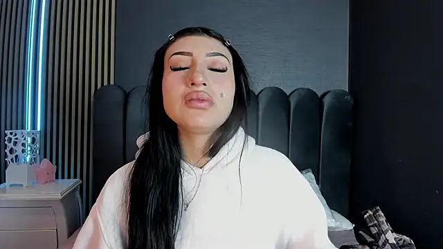 Nicolette ks  online show from 04.16.26