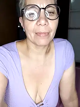 Snapshot of luz_bella chatting on 12.16.24 luz bella online show from 12.16.24