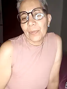 Snapshot of luz_bella chatting on 12.27.24 luz bella online show from 12.27.24