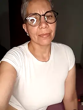 Snapshot of luz_bella chatting on 12.28.24 luz bella online show from 12.28.24