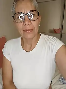 Snapshot of luz_bella chatting on 12.29.24 luz bella online show from 12.29.24