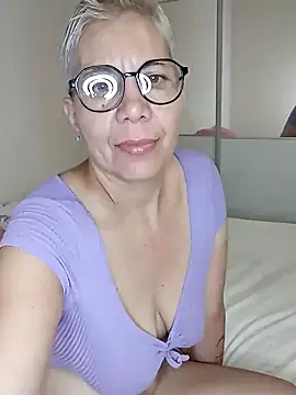 Snapshot of luz_bella chatting on 12.31.24 luz bella online show from 12.31.24