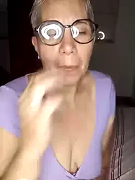 Snapshot of luz_bella chatting on 01.04.25 luz bella online show from 01.04.25