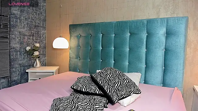 Snapshot of Paola__23 chatting on 11.28.25 Paola 23 online show from 11.28.25