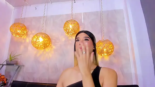 victoria aleia  online show from 03.15.25