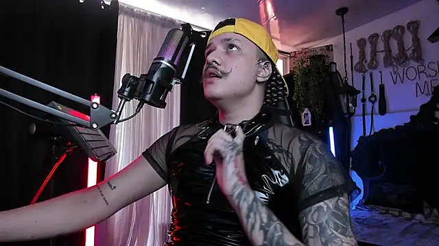 Snapshot of allanhurtss chatting on 01.19.25 allanhurtss online show from 01.19.25