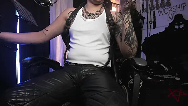 Snapshot of allanhurtss chatting on 02.10.25 allanhurtss online show from 02.10.25