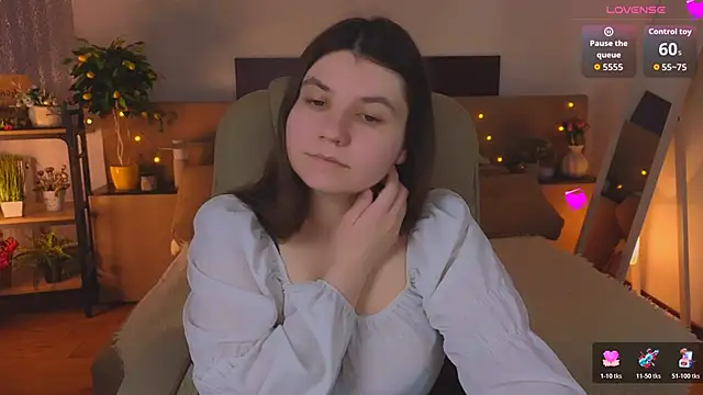 Snapshot of Viola__Shy chatting on 04.21.26 Viola Shy online show from 04.21.26