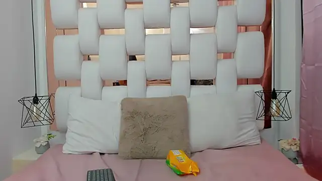 Snapshot of EmmyCruzZ chatting on 09.16.25 EmmyCruzZ online show from 09.16.25